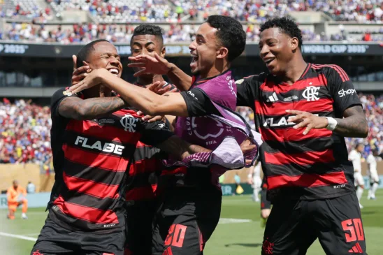 Jogadores do Flamengo celebram gol contra o Chelsea (Foto: Gilvan de Souza/Flamengo)