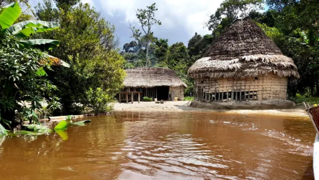 Comunidade às margens de rio em Uiramutã (Foto: Divulgação)