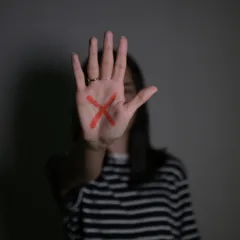 Centro de apoio a mulher alerta sobre sinais de relacionamento abusivo