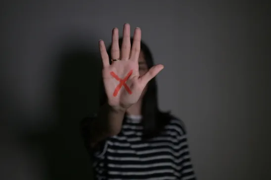 Centro de apoio a mulher alerta sobre sinais de relacionamento abusivo