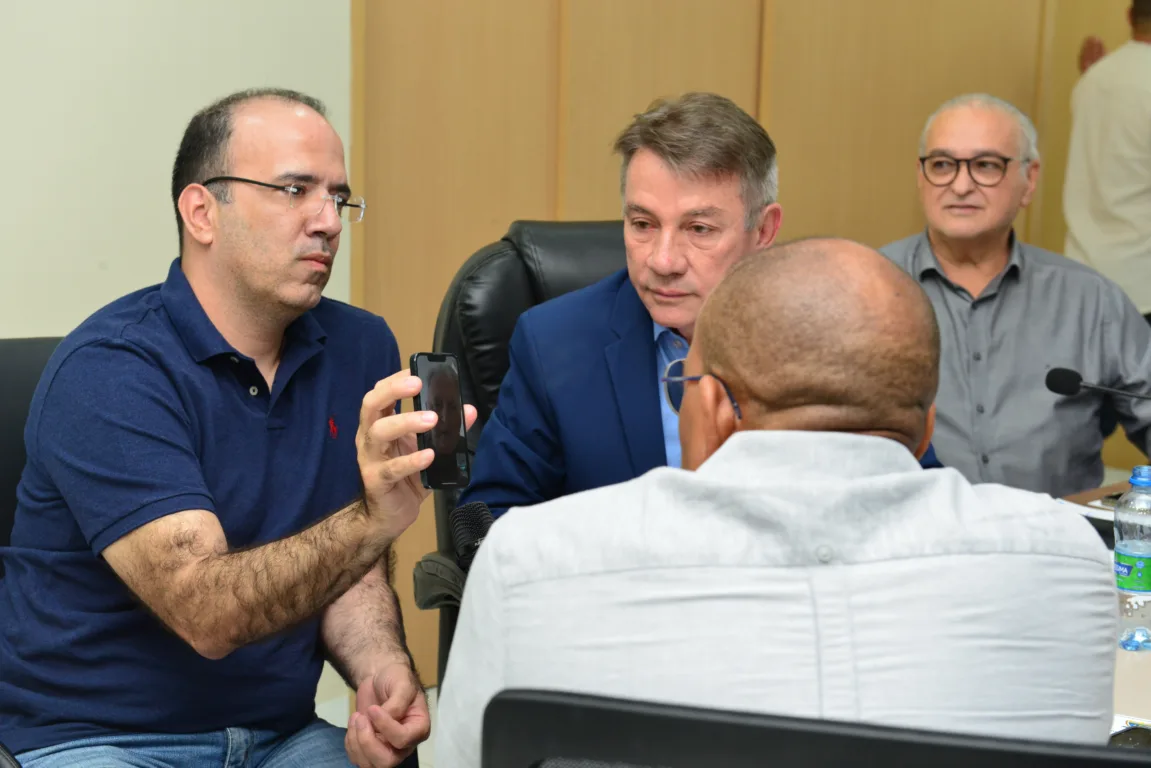 Reunião com comitiva de Barbados no Palácio Senador Hélio Campos. Foto: Nilzete Franco/FolhaBV