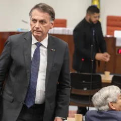 Bolsonaro é um dos oito réus acusados pela PGR de articular, no alto escalão do governo, ações para reverter o resultado das eleições por meios antidemocráticos (Foto Agencia Brasil)