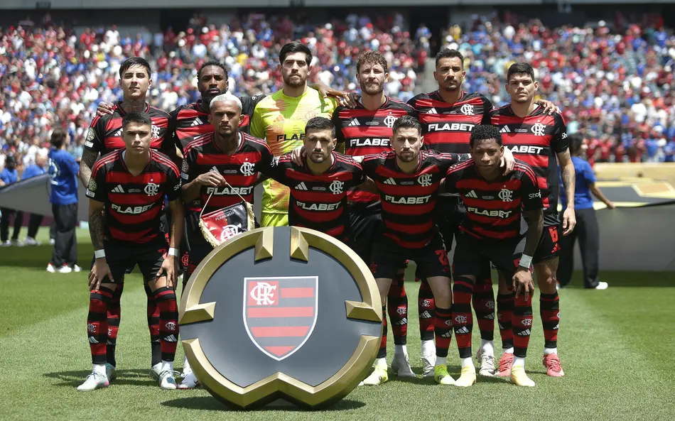 Elenco do Flamengo reunido antes do jogo contra o Chelsea. (Foto: Gilvan de Souza/Flamengo)