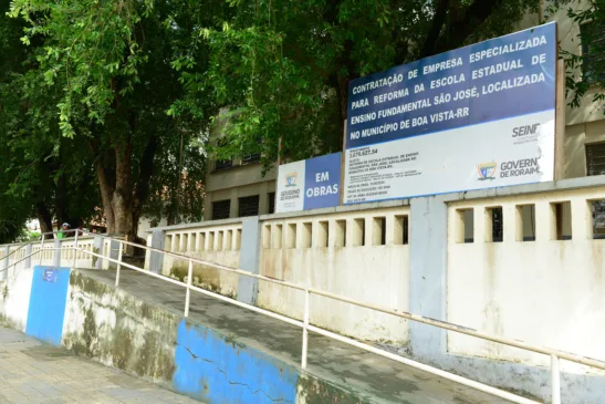 Alunos e funcionários da Escola São José estão sem banheiro há uma semana