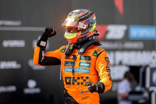 Piastri comemorando sua quinta vitória na temporada. (Foto: Kym Illman/Getty Images)
