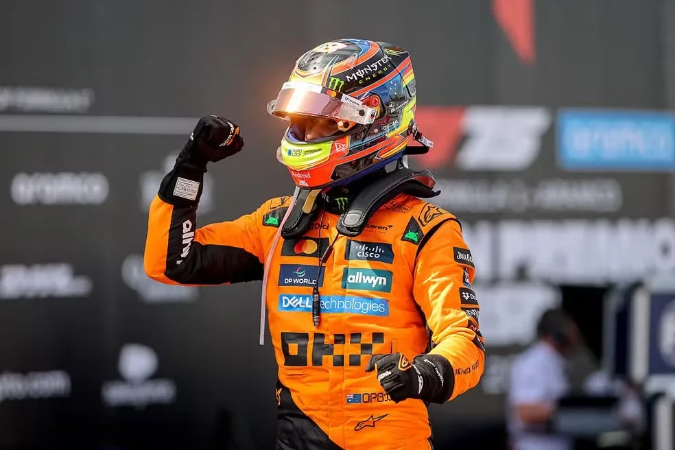 Piastri comemorando sua quinta vitória na temporada. (Foto: Kym Illman/Getty Images)