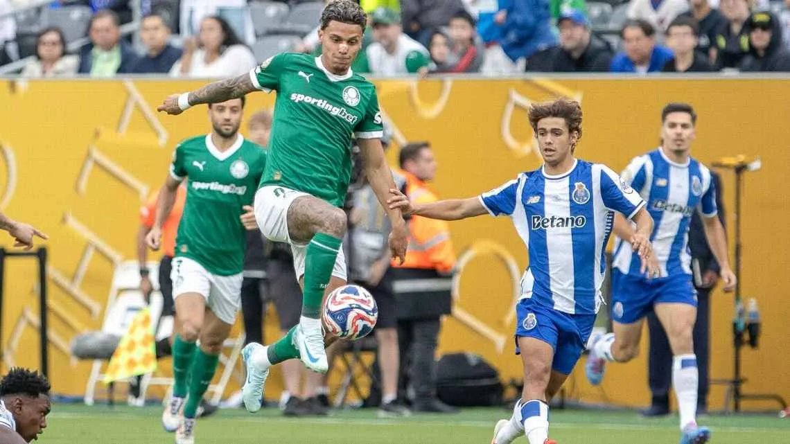 Palmeiras pressiona Porto, mas não sai do zero