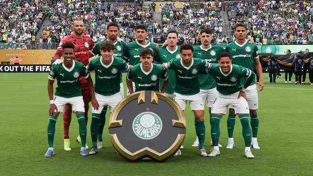 Jogadores do Palmeiras perfilados. (Foto: Cesar Greco/Palmeiras)