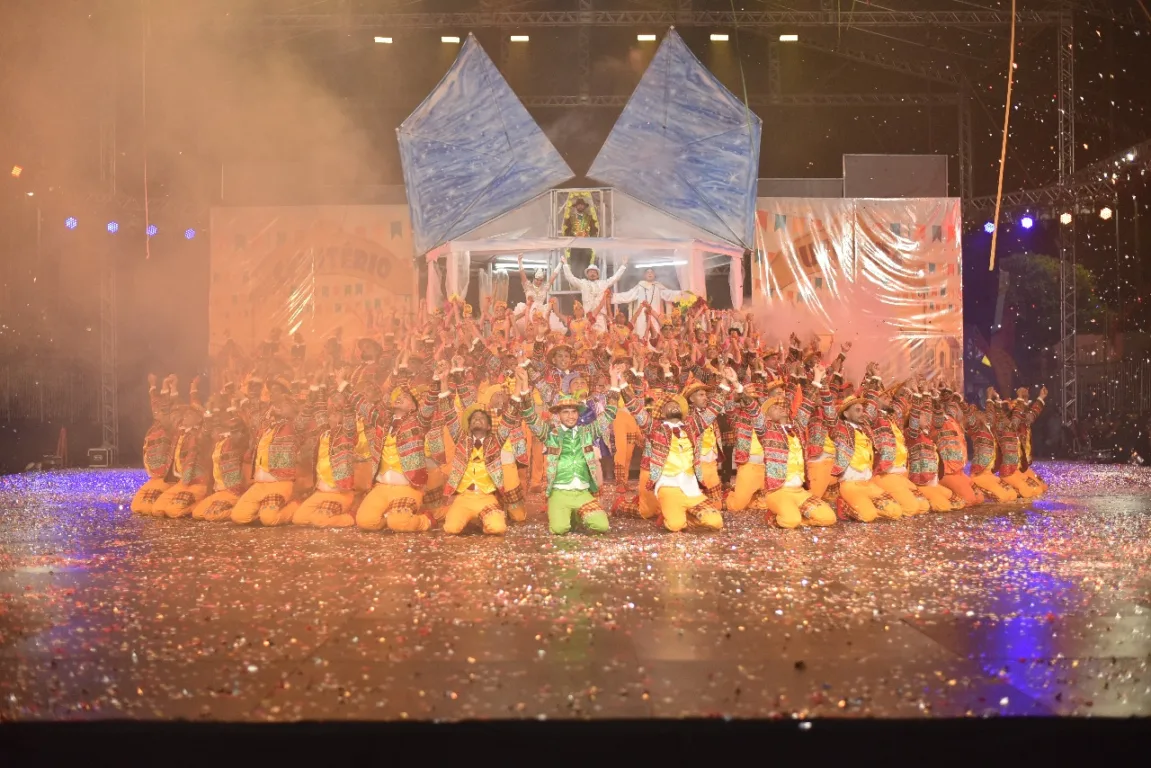 Quadrilhas emocionam público com espetáculos que retratam a cultura, fé, resistência e a crítica social Quadrilhas emocionam público com espetáculos que retratam a cultura, fé, resistência e a crítica social