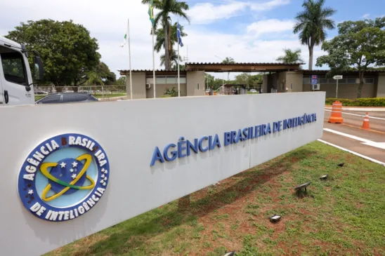 Fogueira na ABIN: Agentes pedem afastamento do diretor e criticam Governo