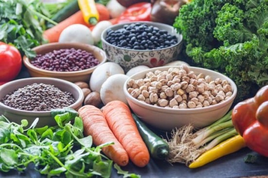 A ciência reforça o que a sabedoria popular sempre soube: o que colocamos no prato pode ser parte da solução para viver com mais saúde (Foto Divulgação)