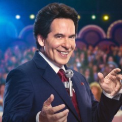 Silvio Santos foi um icônico apresentador e empresário brasileiro, conhecido por seu carisma, sua risada inconfundível e por fundar o SBT, tornando-se um dos maiores nomes da televisão no Brasil (Foto Divulgação)