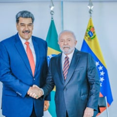 O presidente brasileiro Lula com Nicolás Maduro, no Palácio do Planalto
