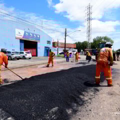Avenida Venezuela recebe reparos em trecho de grande circulação de veículos