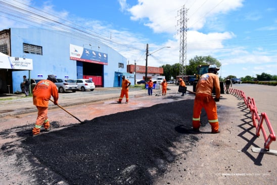 Avenida Venezuela recebe reparos em trecho de grande circulação de veículos