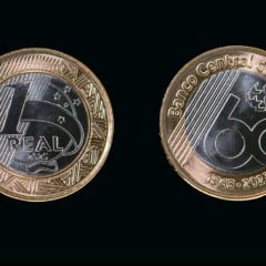 No anel dourado, estão gravadas as legendas “Banco Central do Brasil” e “1965–2025” (Foto Divulgação)