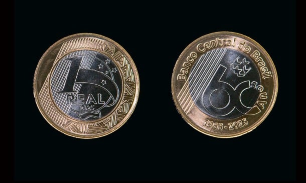 No anel dourado, estão gravadas as legendas “Banco Central do Brasil” e “1965–2025” (Foto Divulgação)
