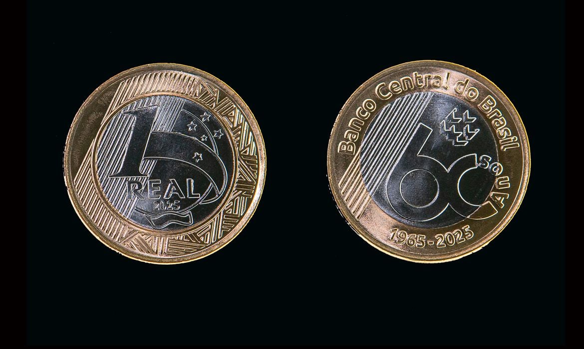 No anel dourado, estão gravadas as legendas “Banco Central do Brasil” e “1965–2025” (Foto Divulgação)