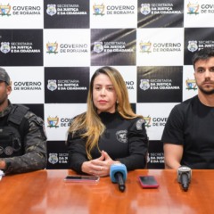 Assessor de operações penitenciárias da Sejuc, Pedro Vieira, secretária da Justiça e da Cidadania, Michelly Viau Fernandes e policial penal federal Ciro Veloso, durante coletiva de imprensa (Foto: Neto Figueredo/Secom)