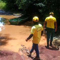 Brigadistas da Defesa Civil de Roraima atuam em cheia em Uiramutã