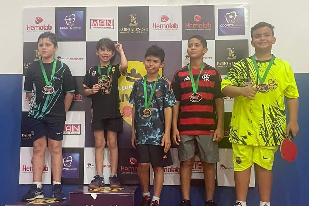 José Silvestre de apenas 7 anos, no lugar mais alto do pódio na categoria Sub-10. (Foto: ASCOM/Clube LiveTT)
