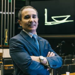 Deputado Duda Ramos ganha destaque na Comissão de Educação com atuação voltada à infraestrutura escolar e inclusão educacional