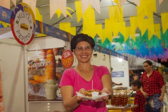 Barracas de comidas e serviços variados foram destaque com novidades e pratos tradicionais no São João do Parque Anauá - Foto: Neto Figueredo e Taira Guerreiro/ Secom