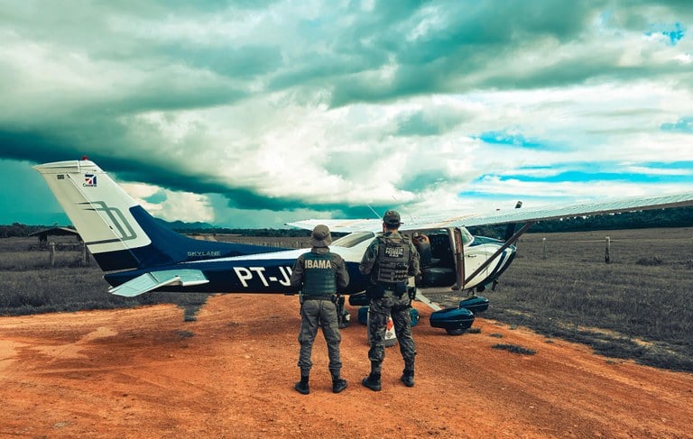 
A operação ocorreu em uma pista clandestina no município do Cantá, com apoio do Ibama e da Anac. (Foto: Divulgação)