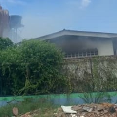 Depósito do Governo pega fogo e bombeiros são acionados
