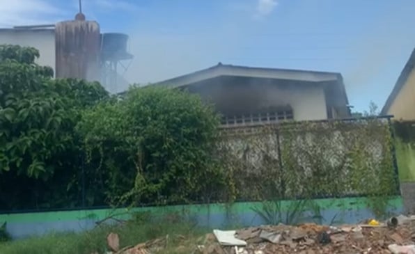 Depósito do Governo pega fogo e bombeiros são acionados
