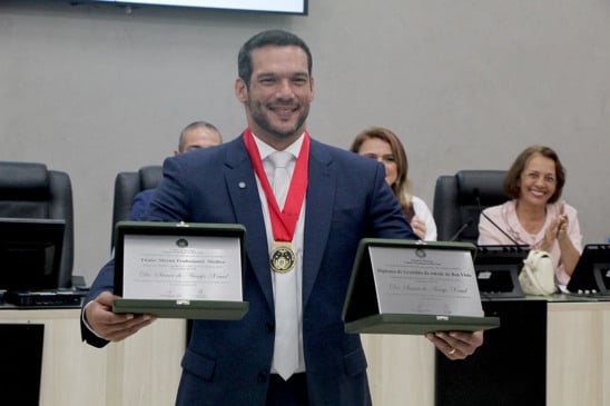 Samir Xaud durante a cerimônia na Câmara Municipal de Boa Vista (Foto: Wenderson Cabral/FolhaBV)