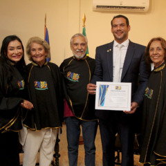 O presidente da CBF, Samir Xaud, recebe moção de aplausos da Academia Roraimense de Letras (Foto: Wenderson Cabral/FolhaBV)
