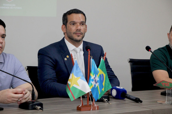 O presidente da CBF, Samir Xaud, durante entrevista coletiva na sede da Federação Roraimense de Futebol (Foto: Wenderson Cabral/FolhaBV