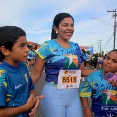 Maria Alencar participou pela primeira vez com os filhos, Jairo e Lívia, de 7 e 9 anos. Foto: Wenderson Cabral/FolhaBV