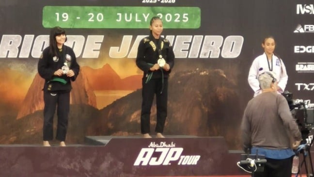 A lutadora roraimense Alice Danielly Alexandre Oliveira da Silva sobe ao lugar mais alto do pódio da turnê mundial do Grand Slam de Jiu-Jitsu (Foto: Arquivo pessoal)