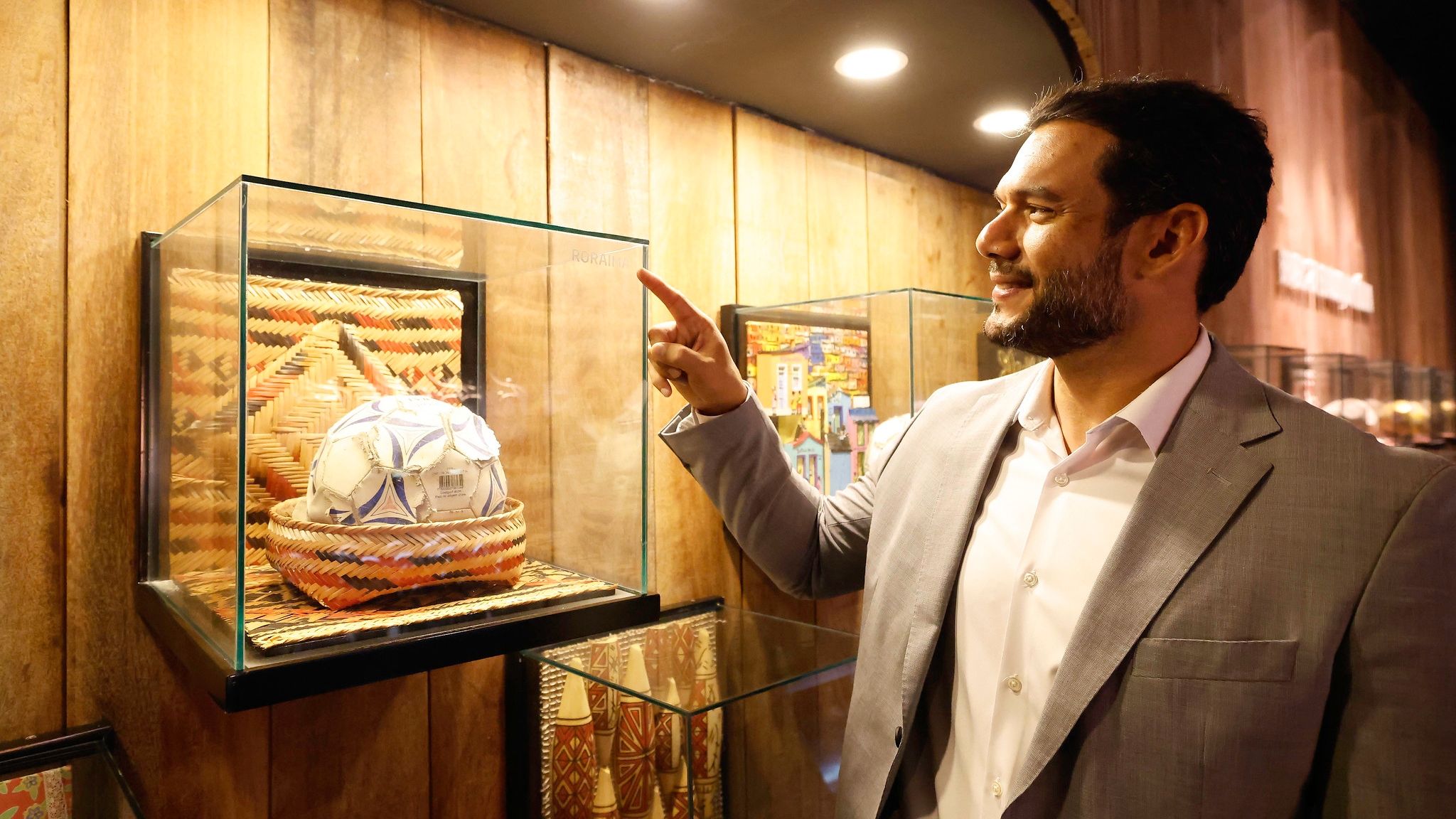 O presidente da CBF, Samir Xaud, no Museu da Seleção Brasileira