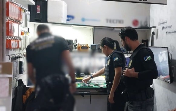 Operação da PCRR contra esquema de venda de celulares roubados no Centro