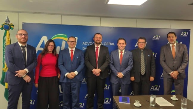 Representantes da AGU, da Sinpofer, da APCF e o deputado Gabriel Mota