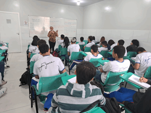 Estudantes da rede estadual voltam às aulas nesta segunda-feira (21)