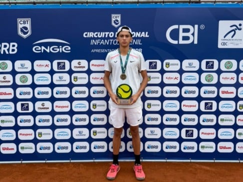 Gustavo Albuquerque lidera o ranking nacional interclubes da CBT na categoria até 16 anos. (Foto: Reprodução/Instagram/@gustavo.tennis)