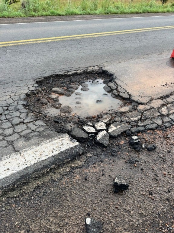 Buraco aumenta na BR-174 e preocupa motoristas