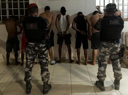 A quadrilha foi apresentada na Delegacia de Polícia (Foto: Divulgação) 