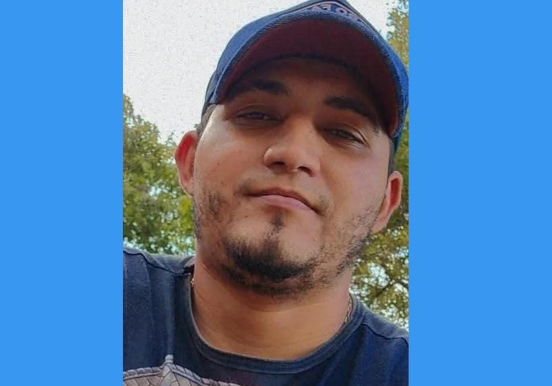 Virlandi Macena de Oliveira, de 29 anos, morreu com uma facada no peito (Foto: Rede social) 