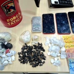 Os suspeitos confessaram que fazem parte de uma organização criminosa e estariam comercializando as drogas na região - Foto: Reprodução