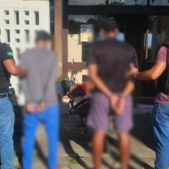 J.S., de 24 anos, e S.F.C.P., de 27, foram presos em flagrante. Foto: PCRR