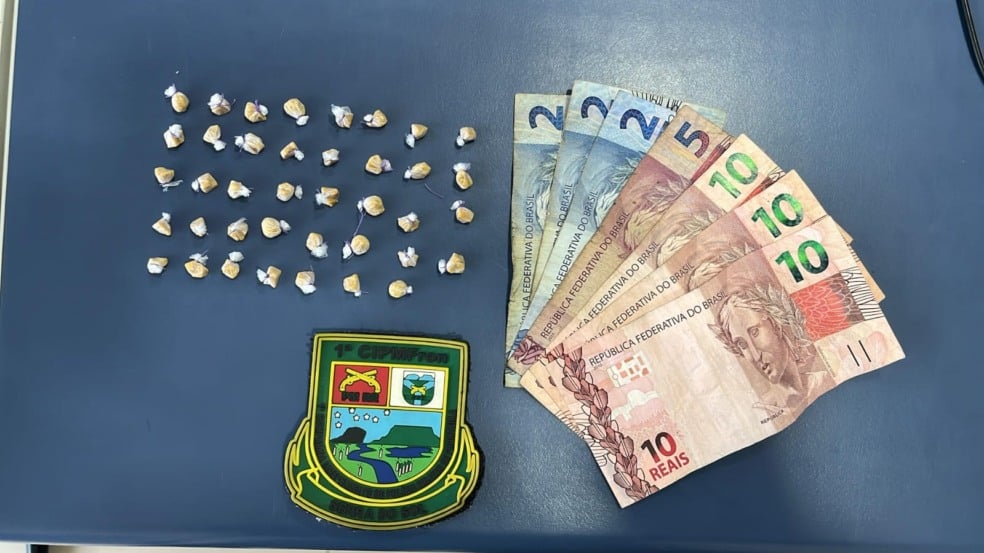 Droga e dinheiro apreendido com o suspeito (Foto: Divulgação) 