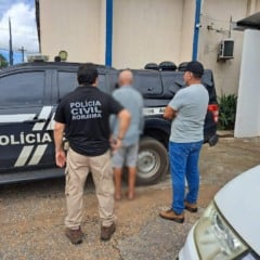 Contra o idoso havia um mandado de prisão preventiva em aberto contra ele, expedido pela Comarca de Guiratinga, no Estado do Mato Grosso, com validade até 2038. O crime atribuído é o de extorsão, conforme previsto no artigo 158 do Código Penal (Foto: ASCOM/PCRR) 