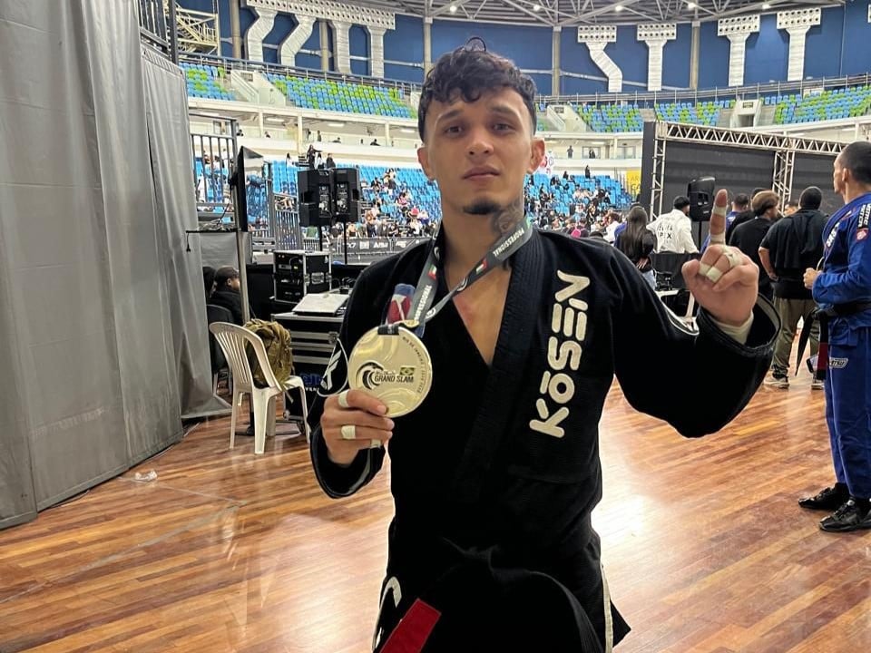 Ricardinho Guimarães conquista medalha de prata em torneio de Jiu-jitsu. (Foto: Arquivo pessoal)