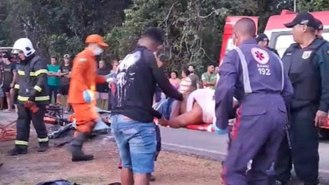Três jovens ficam feridos