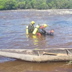 Gelson e a esposa tentavam atravessar o rio quando a canoa virou. Foto: divulgação.
